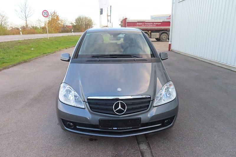 Grau Gebraucht 2011 Mercedes A160 Kleinwagen | 3.550 € (Guter Preis) - Bild 1/4