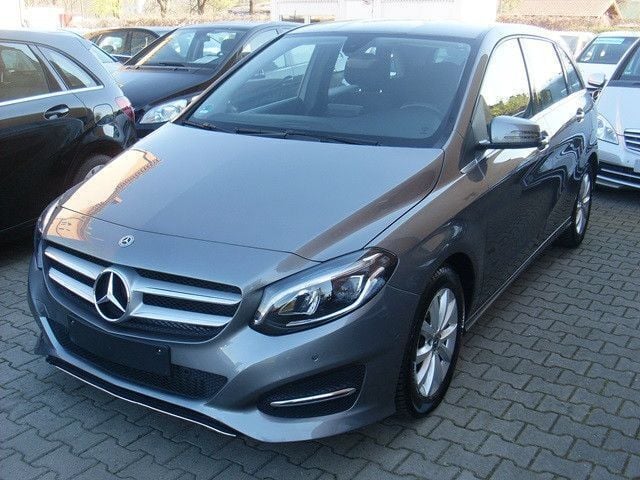 Gebraucht Mercedes B180 Style 122 PS (89 kW) 2017 Grau Van / Kleinbus