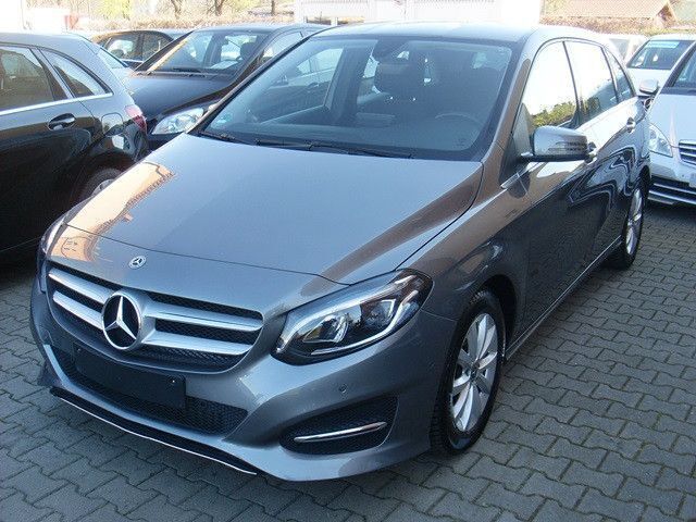 Grau Gebraucht 2017 Mercedes B180 Style Van / Kleinbus | 15.990 € (Guter Preis) - Bild 1/4