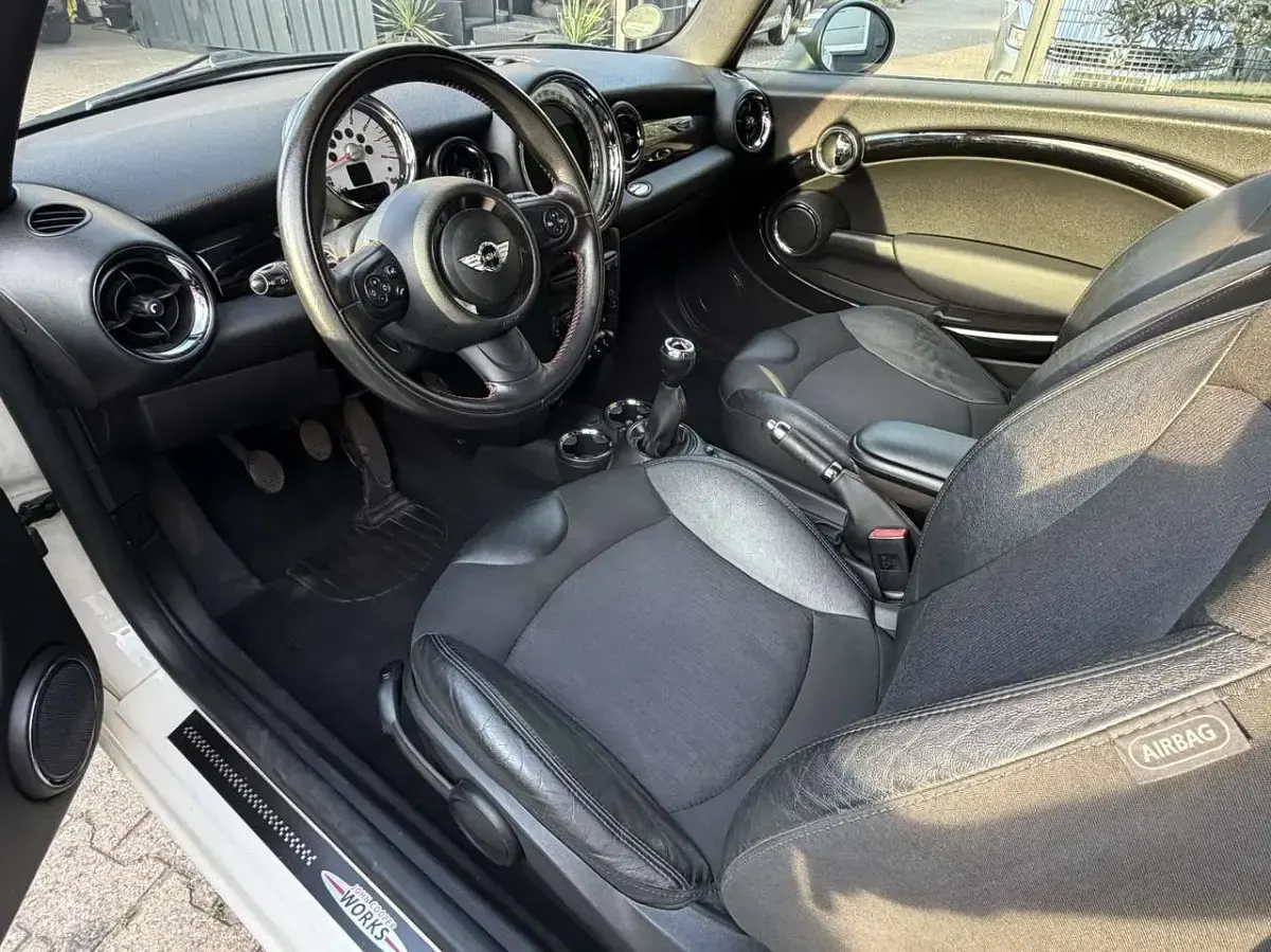 Gebraucht Mini John Cooper Works Chili 122 PS (89 kW) 2011 Pepper white Kleinwagen