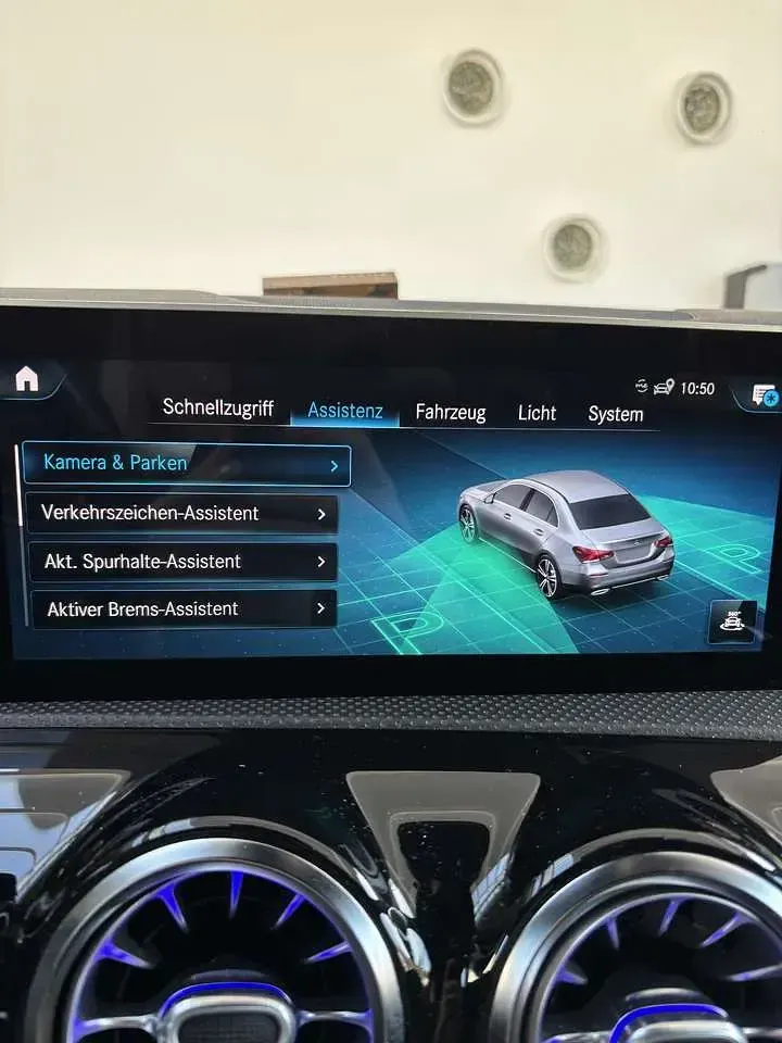 Gebraucht Mercedes A200 163 PS (119 kW) 2018 Weiß Limousine
