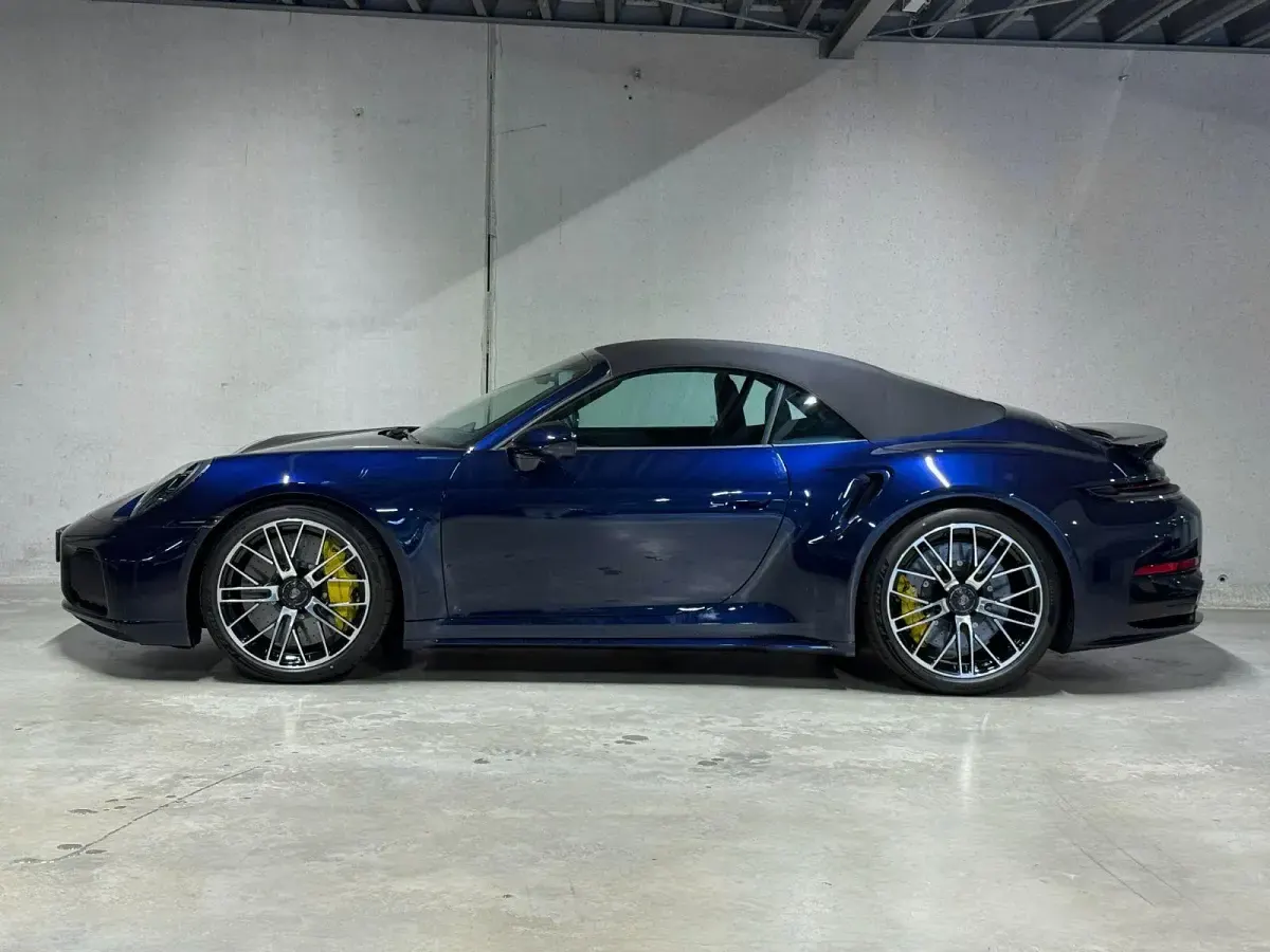 Neu Porsche 992 711 PS (522 kW) 2026 Tiefschwarzmetallic Cabrio