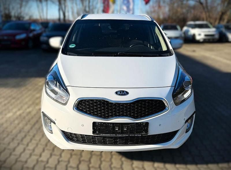 Weiß Gebraucht 2016 Kia Carens DREAM-TEAM Edition Van / Kleinbus | 7.990 € (Fairer Preis) - Bild 1/4