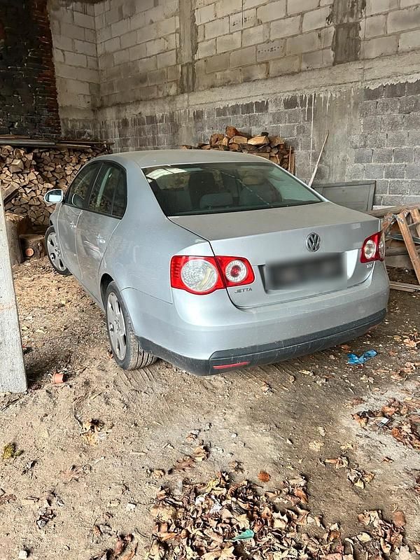 Gebraucht VW Jetta 105 PS (77 kW) 2008 Silber Limousine