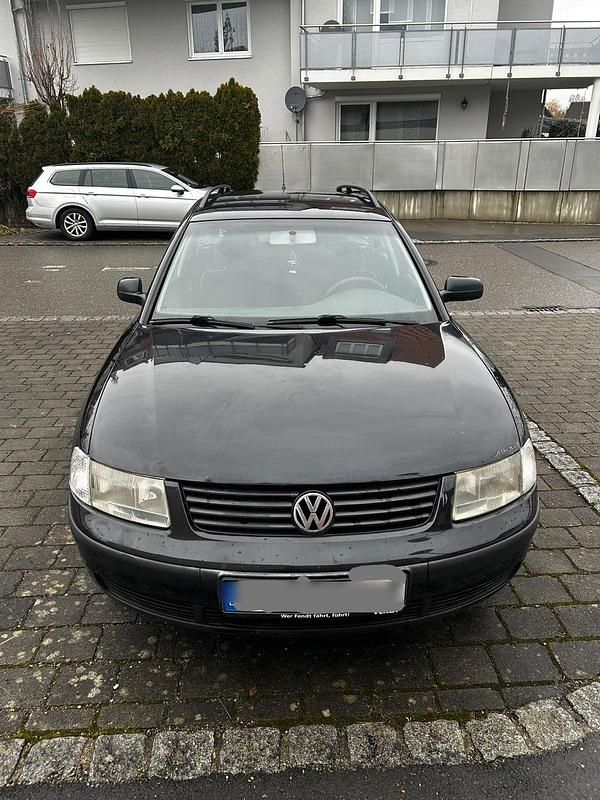Gebraucht VW Passat Basis 90 PS (66 kW) 2000 Schwarz Kombi