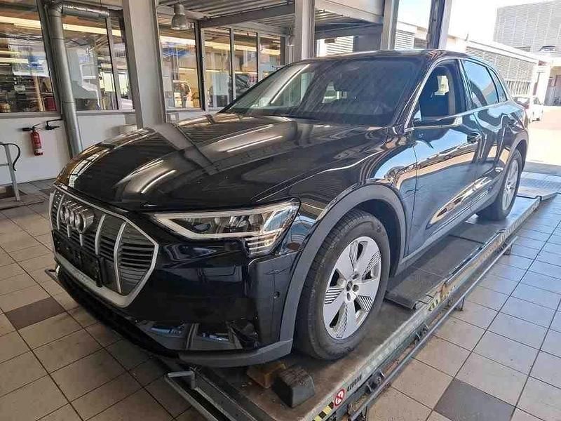 Brillantschwarz Gebraucht 2022 Audi e-tron SUV | 22.990 € - Bild 1/4