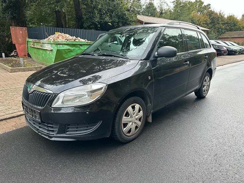 Schwarz Gebraucht 2012 Skoda Fabia Kombi | 2.199 € (Guter Preis) - Bild 1/4