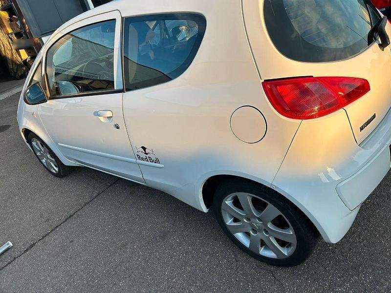 Gebraucht Mitsubishi Colt 95 PS (69 kW) 2008 Weiß Kleinwagen