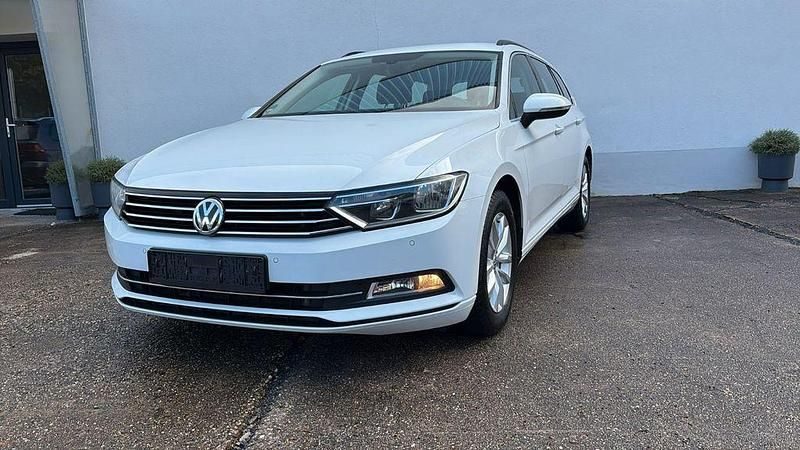 Weiß Gebraucht 2016 VW Passat Comfortline Kombi | 13.500 € (Fairer Preis) - Bild 1/4