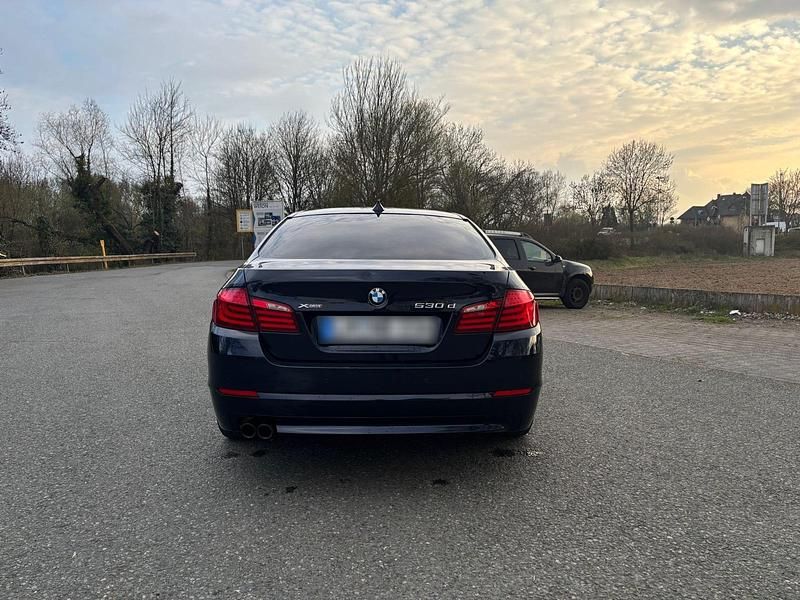 Gebraucht BMW 530 258 PS (189 kW) 2012 Blau Limousine