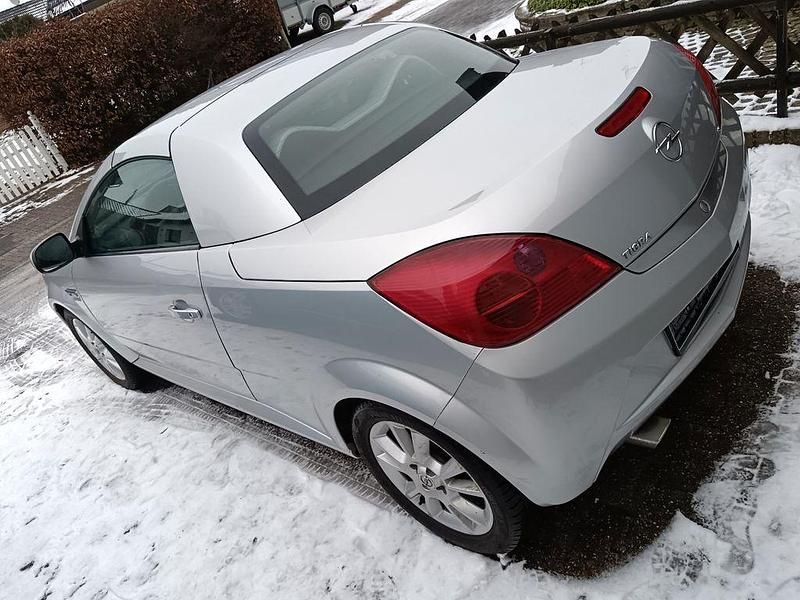 Gebraucht Opel Tigra Edition 125 PS (91 kW) 2008 Silber Cabrio