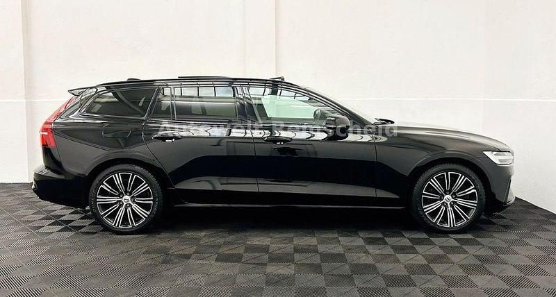 Gebraucht Volvo V60 Plus 253 PS (186 kW) 2022 Schwarz Kombi