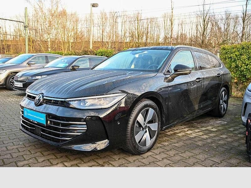 Grenadillschwarz metallic Gebraucht 2024 VW Passat Elegance Kombi | 36.990 € (Guter Preis) - Bild 1/4