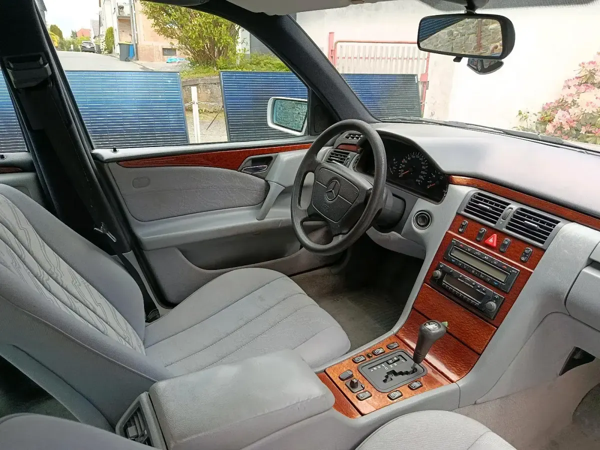 Gebraucht Mercedes E200 136 PS (100 kW) 1997 Limousine