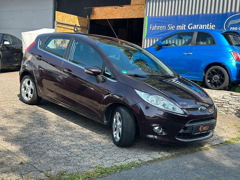 Gebraucht Ford Fiesta Titanium 97 PS (71 kW) 2009 Violett Kleinwagen