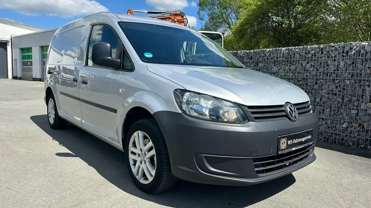 Käytetty VW Caddy 102 HP (75 kW) 2013 Hopea Tila-auto