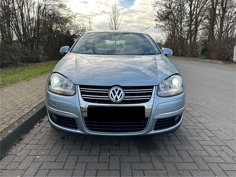Gebraucht VW Jetta 150 PS (110 kW) 2005 Blau Limousine