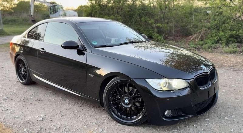 Schwarz Gebraucht 2007 BMW 320 M Sport Coupé | 6.400 € (Fairer Preis) - Bild 1/4