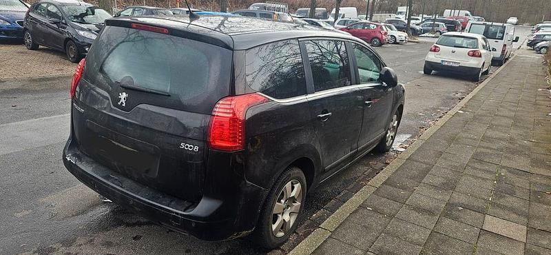 Gebraucht Peugeot 5008 Family 150 PS (110 kW) 2011 Schwarz Van / Kleinbus