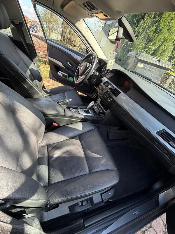 Gebraucht BMW 525 197 PS (144 kW) 2009 Grau Limousine