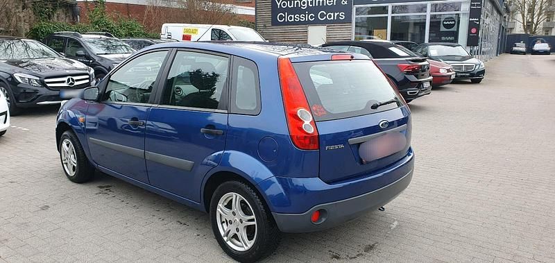 Gebraucht Ford Fiesta 60 PS (44 kW) 2006 Blau Kleinwagen