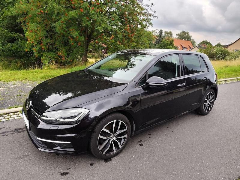 Schwarz Gebraucht 2019 VW Golf VII Highline Limousine | 14.997 € (Fairer Preis) - Bild 1/4