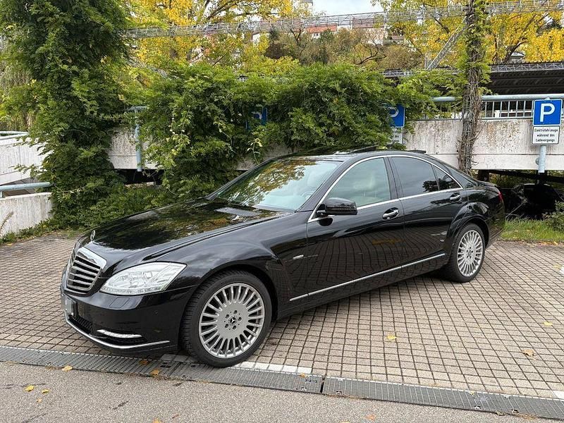 Schwarz Gebraucht 2011 Mercedes S350 Limousine | 18.290 € (Etwas zu teuer) - Bild 1/4