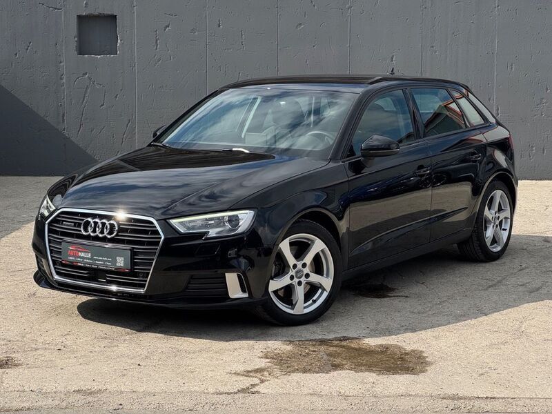 Schwarz Gebraucht 2020 Audi A3 Sportback Sport Limousine | 23.990 € (Superpreis) - Bild 1/4