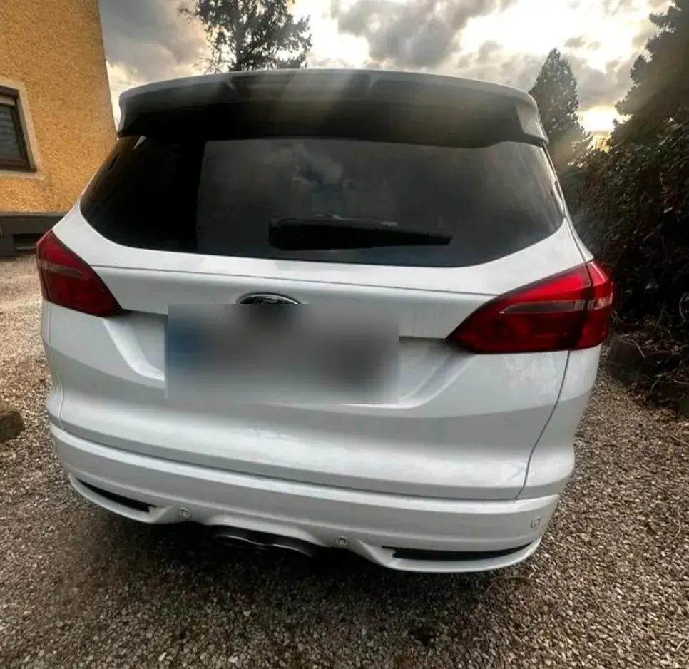 Gebraucht Ford Focus 250 PS (183 kW) 2015 Weiß Kombi