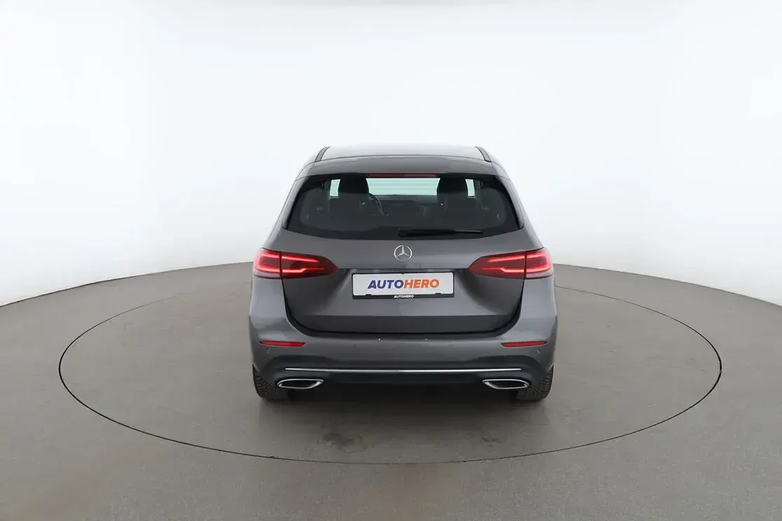 Gebraucht Mercedes B200 Progressive 163 PS (119 kW) 2022 Grau Kleinwagen