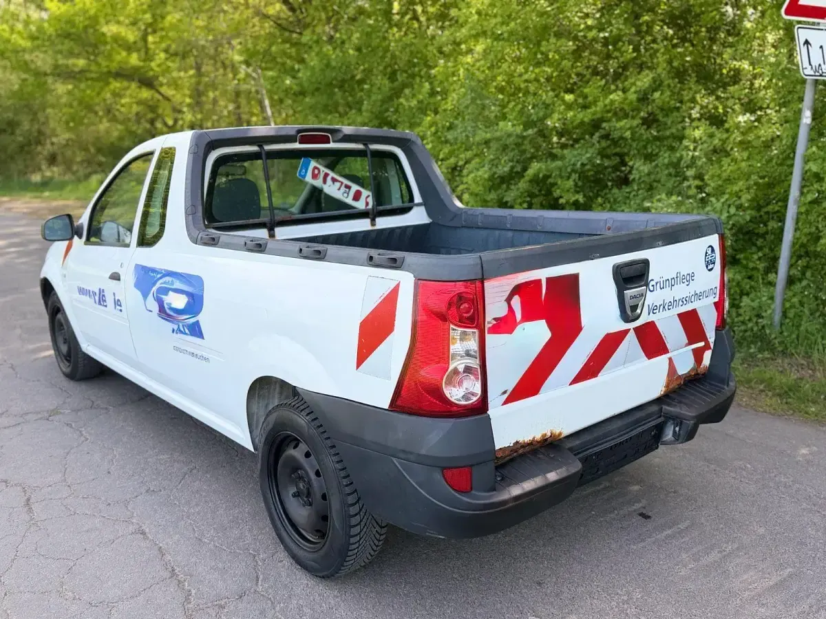 Używany Dacia Pick up Basis 84 KM (61 kW) 2011 Biały Pickup