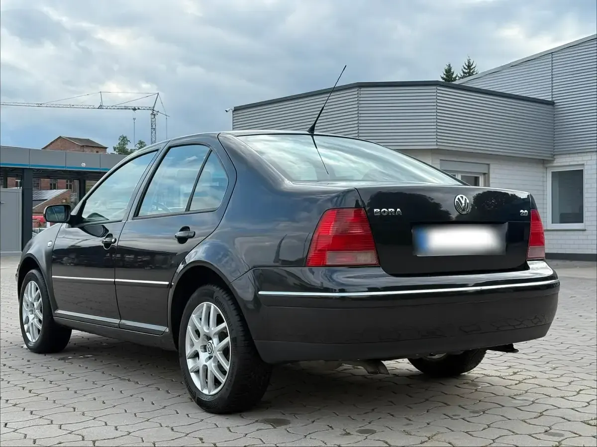Gebraucht VW Bora 116 PS (85 kW) 2002 Schwarz Limousine