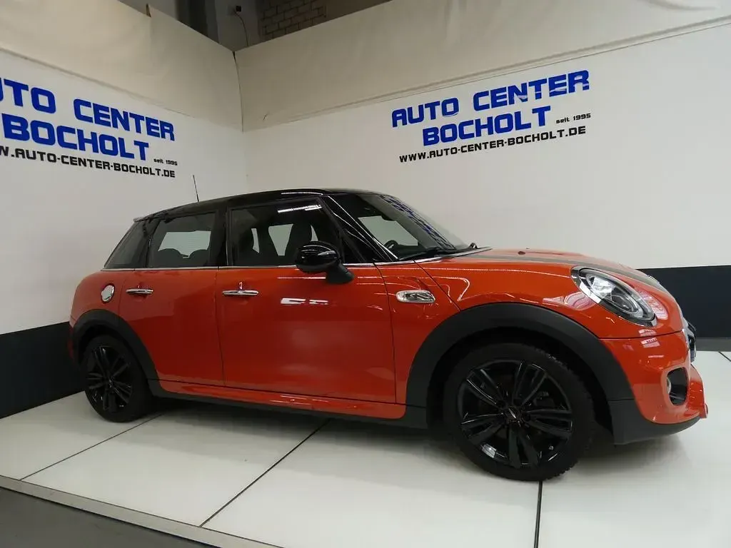 Używany Mini Cooper S 192 KM (141 kW) 2018 Pomarańczowy Hatchback