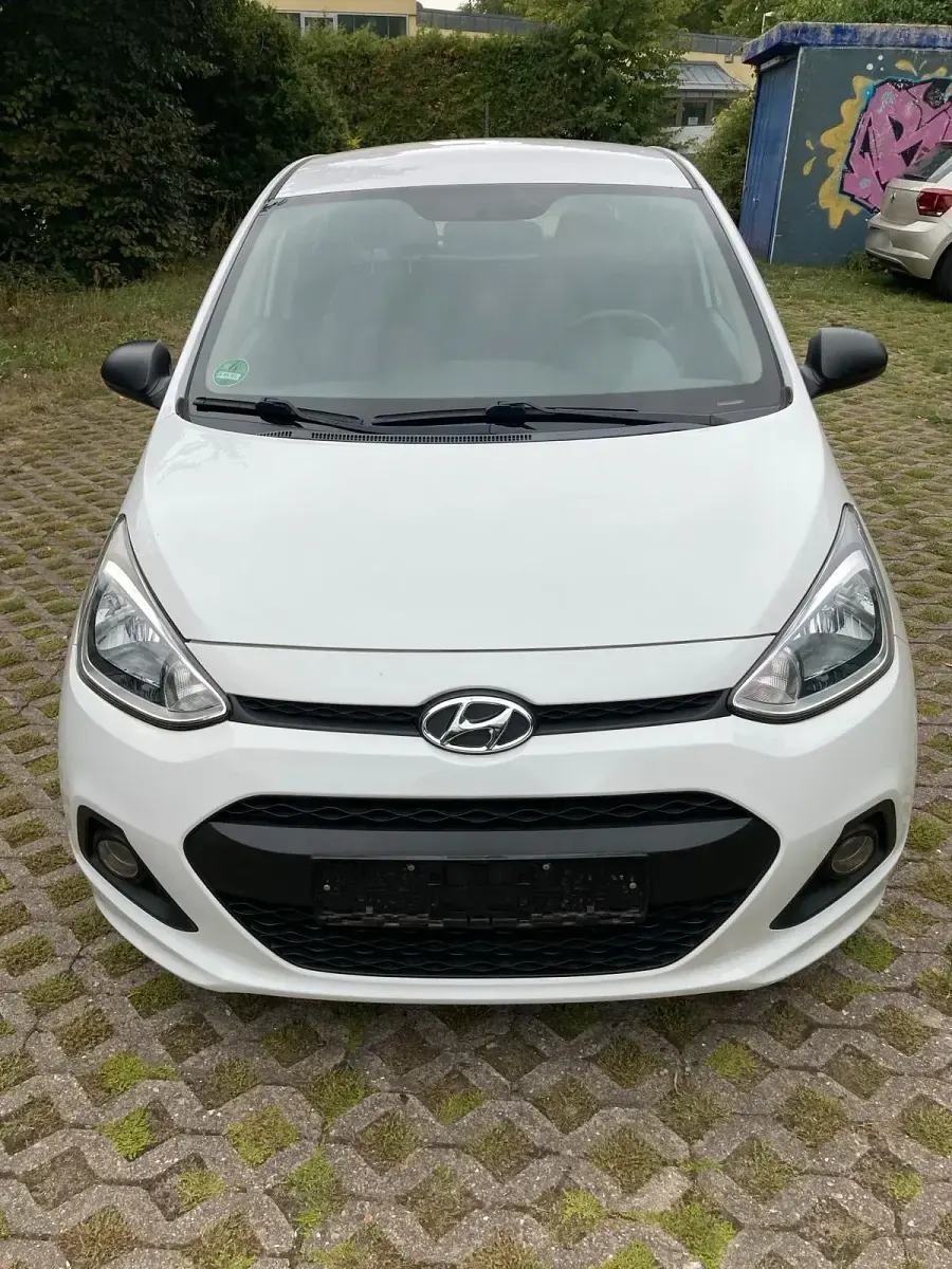 Gebraucht Hyundai i10 67 PS (49 kW) 2016 Weiß Kleinwagen