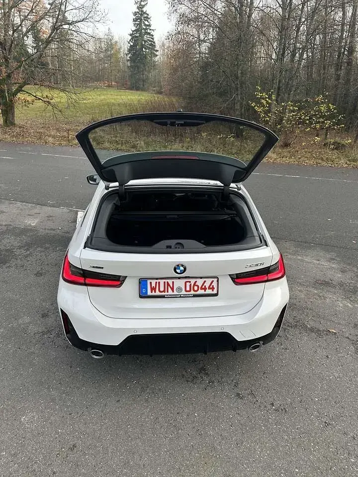 Gebraucht BMW 330 M Sport 245 PS (180 kW) 2024 Weiß Kombi