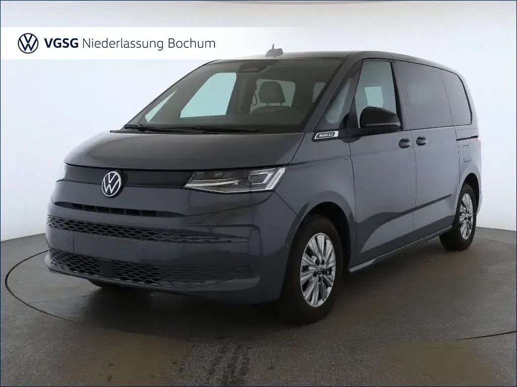 Usado VW Multivan Basis 150 HP (110 kW) 2025 Cinzento Monovolume