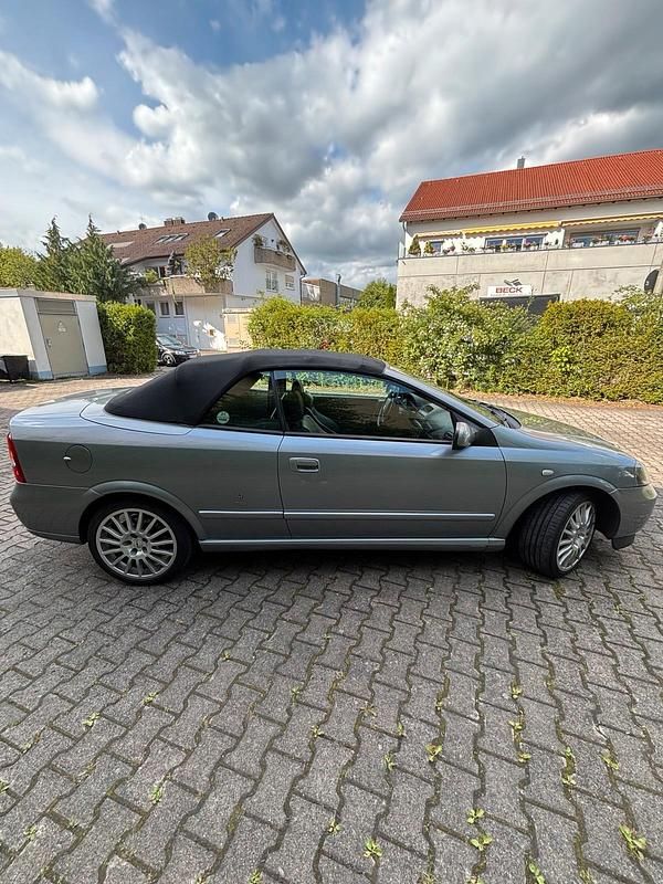 Gebraucht Opel Astra Cabriolet 147 PS (108 kW) 2004 Silber Cabrio