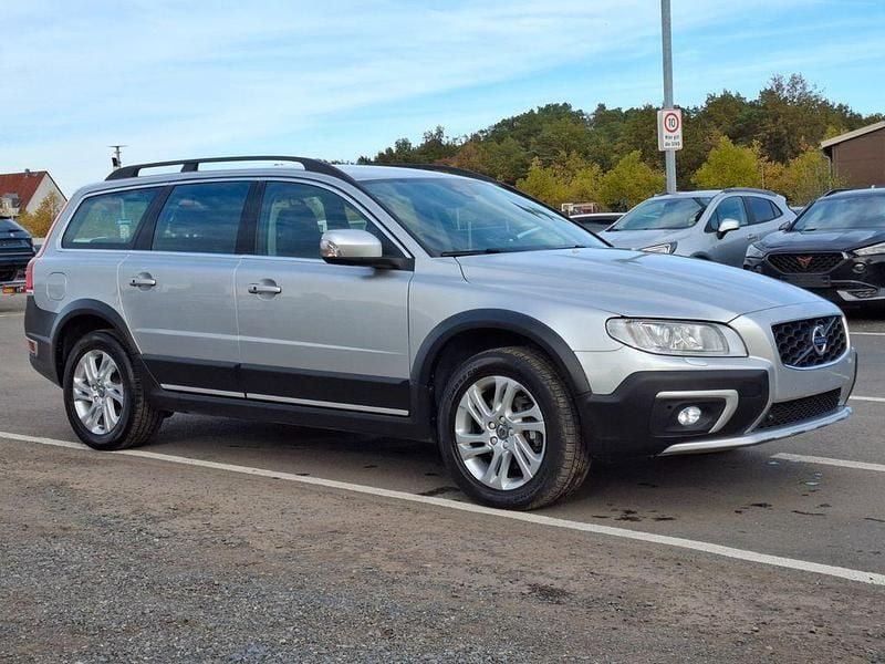 Silber Gebraucht 2015 Volvo XC70 Summum Limousine | 17.699 € (Superpreis) - Bild 1/4