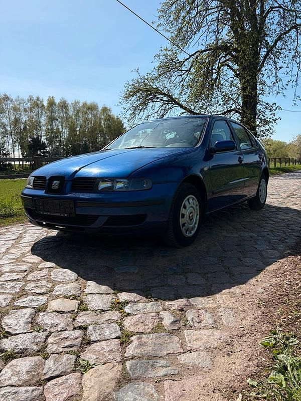 Usata Seat Leon 75 CV (55 kW) 2000 Blu Utilitaria