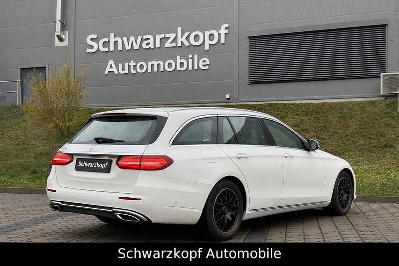 Gebraucht Mercedes E220 194 PS (142 kW) 2017 Weiß Kombi
