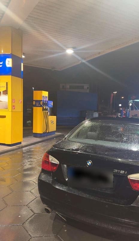 Gebraucht BMW 318 129 PS (94 kW) 2007 Schwarz Limousine