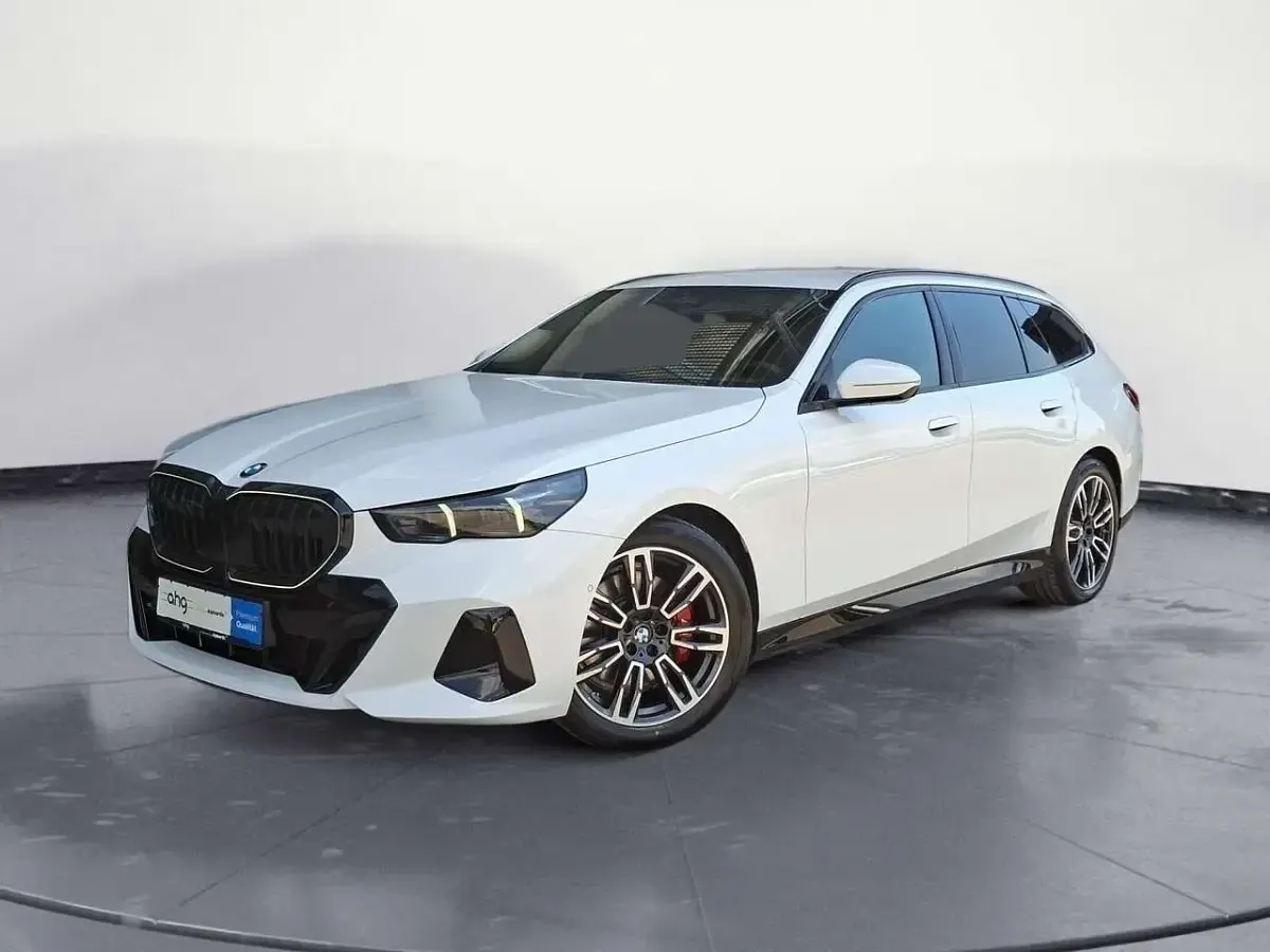 Gebraucht BMW 520 M Sport 197 PS (144 kW) 2025 Weiß Kombi