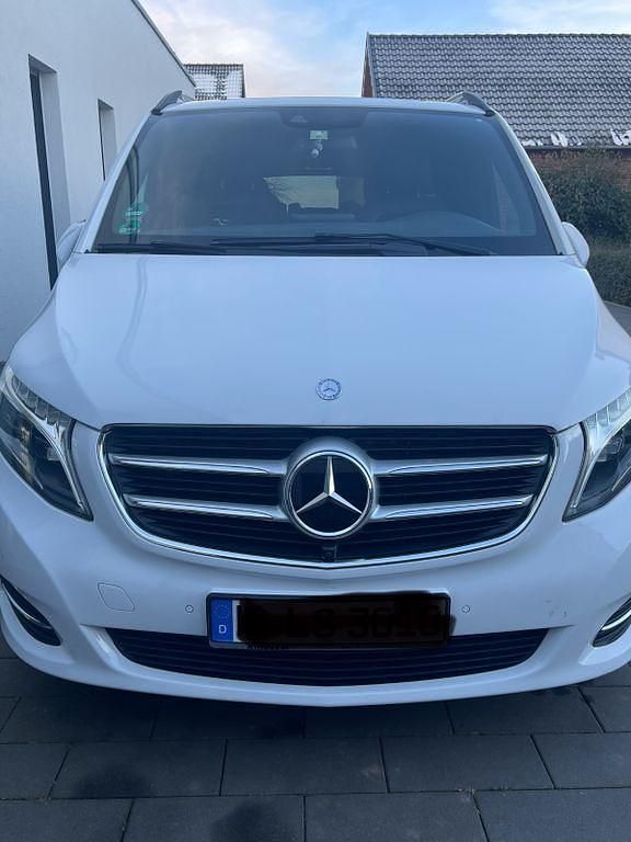 Weiß Gebraucht 2016 Mercedes V250 Avantgarde Edition Van / Kleinbus | 25.900 € (Fairer Preis) - Bild 1/4