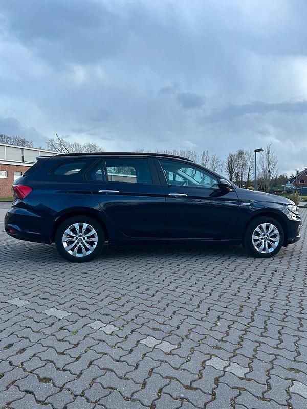 Gebraucht Fiat Tipo 95 PS (69 kW) 2017 Blau Kombi