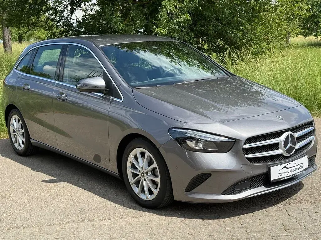 Gebraucht Mercedes B200 150 PS (110 kW) 2022 Grau Kleinwagen