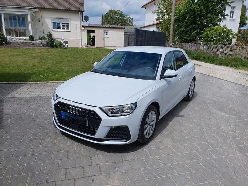 Weiß Gebraucht 2024 Audi A1 Sportback Advanced Kleinwagen | 20.200 € (Guter Preis) - Bild 1/4