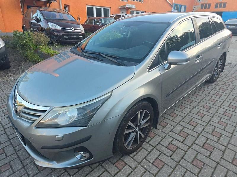 Silber Gebraucht 2013 Toyota Avensis Edition Kombi | 4.490 € (Fairer Preis) - Bild 1/4