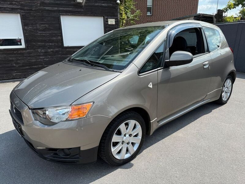 Brillantgrau (m) Gebraucht 2012 Mitsubishi Colt Motion Kleinwagen | 8.490 € (Etwas zu teuer) - Bild 1/4
