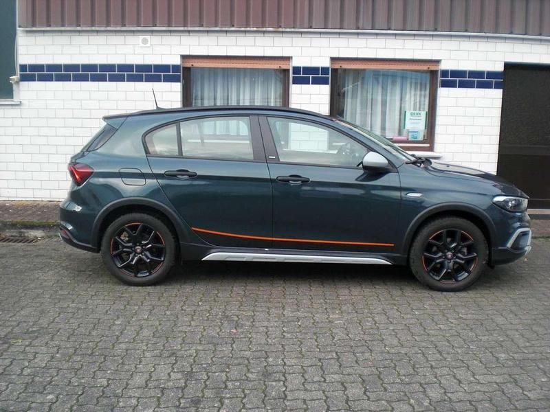 Gebraucht Fiat Tipo Garmin 131 PS (96 kW) 2024 Foresta grün Kleinwagen