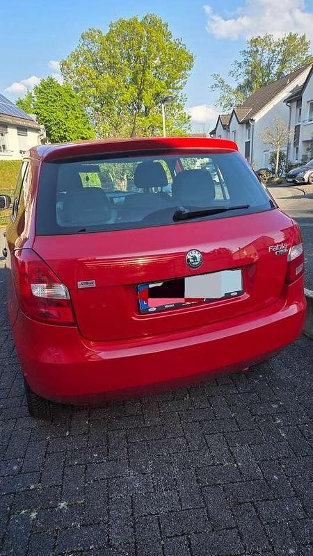 Gebraucht Skoda Fabia Classic 60 PS (44 kW) 2010 Rot Limousine